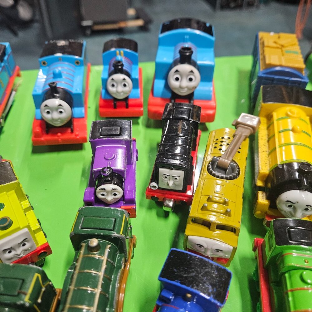 HUGE LOT of 77 Thomas and Friends Trains - Picture 10 of 16